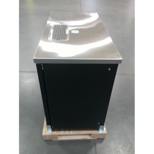 Scratch and Dent Avantco UDD-48-HC Double Tap Kegerator Beer Dispenser - Black, (2) 1/2 Keg Capacity