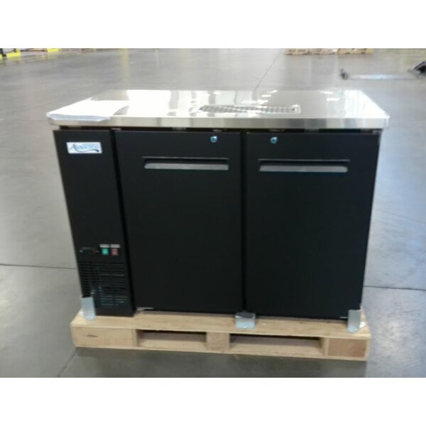 Scratch and Dent Avantco UDD-48-HC Double Tap Kegerator Beer Dispenser - Black, (2) 1/2 Keg Capacity