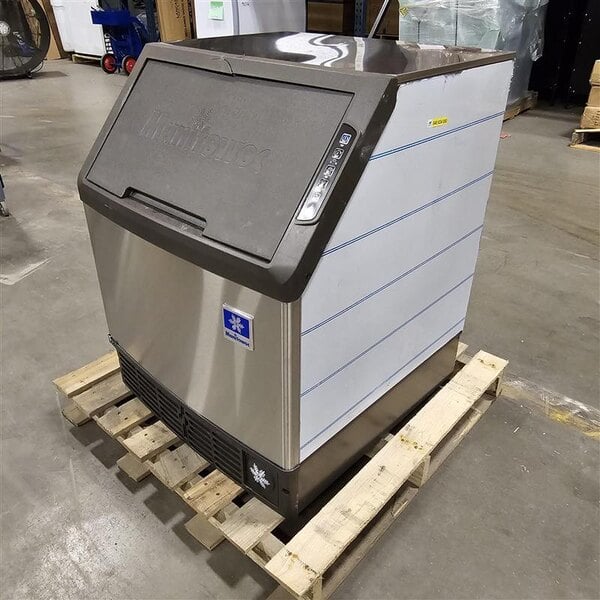 Scratch and Dent Manitowoc UDP0190A-161B NEO 26" Air Cooled Undercounter Full Dice Cube Ice Machine with 90 lb. Bin - 115V, 200 lb.
