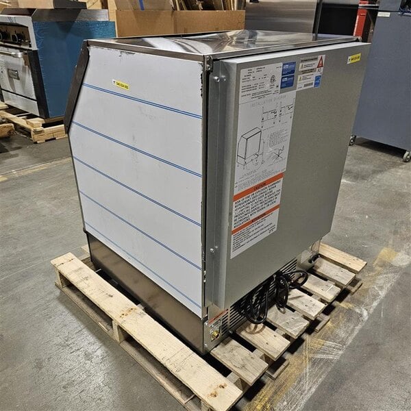 Scratch and Dent Manitowoc UDP0190A-161B NEO 26" Air Cooled Undercounter Full Dice Cube Ice Machine with 90 lb. Bin - 115V, 200 lb.