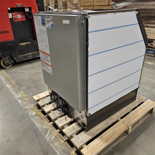 Scratch and Dent Manitowoc UDP0190A-161B NEO 26" Air Cooled Undercounter Full Dice Cube Ice Machine with 90 lb. Bin - 115V, 200 lb.