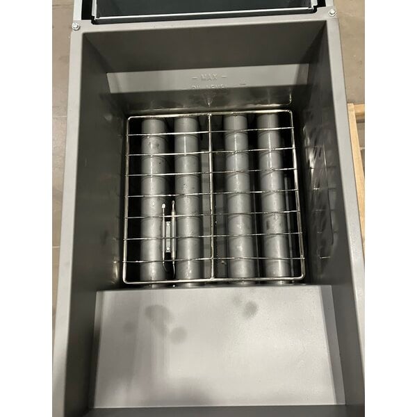 Scratch and Dent Avantco FF50 Natural Gas 50 lb. Stainless Steel Floor Fryer - 120,000 BTU