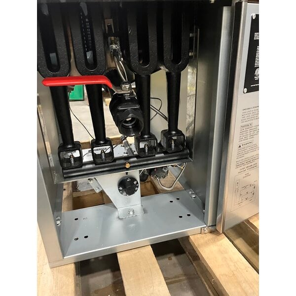 Scratch and Dent Avantco FF50 Natural Gas 50 lb. Stainless Steel Floor Fryer - 120,000 BTU