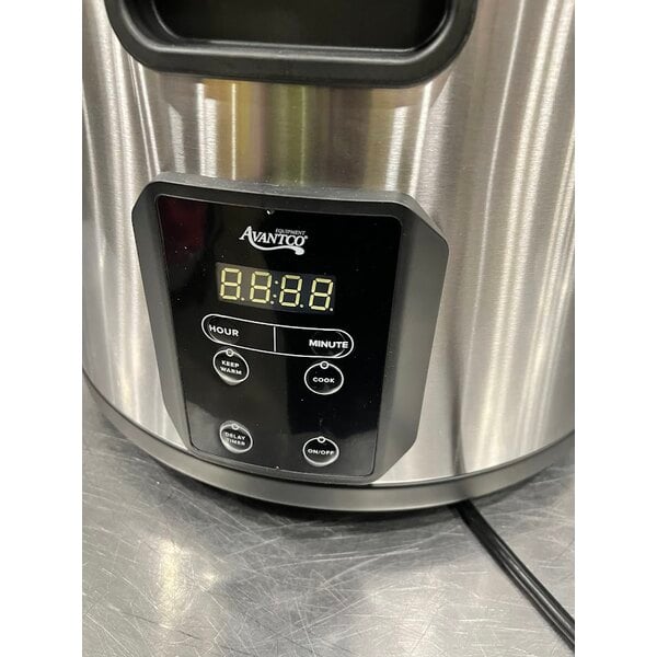 Scratch and Dent Avantco RCSB90 90 Cup (45 Cup Raw) Digital Electric Rice Cooker / Warmer with Hinged Lid - 240V, 2,500W