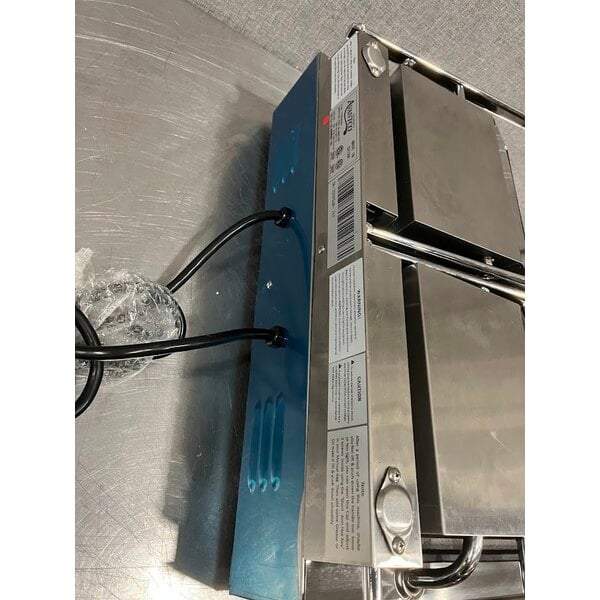 Scratch and Dent Avantco PG400GS Commercial Dual Panini Sandwich Grill with Grooved Top and Smooth Bottom Plates, and 19 5/8" x 9 1/8" Cooking Surface - 120V, 3500W