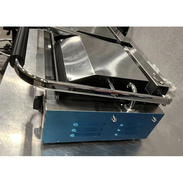 Scratch and Dent Avantco PG400GS Commercial Dual Panini Sandwich Grill with Grooved Top and Smooth Bottom Plates, and 19 5/8" x 9 1/8" Cooking Surface - 120V, 3500W