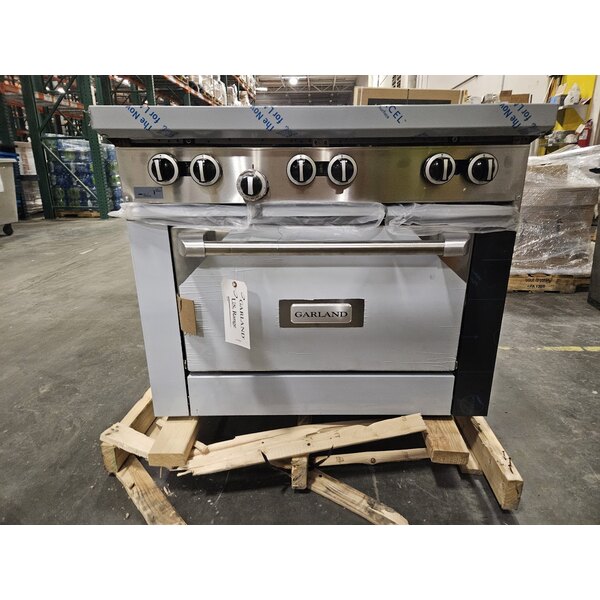 Scratch and Dent Garland G36-6R Natural Gas 6 Burner 36" Range with Standard Oven - 236,000 BTU