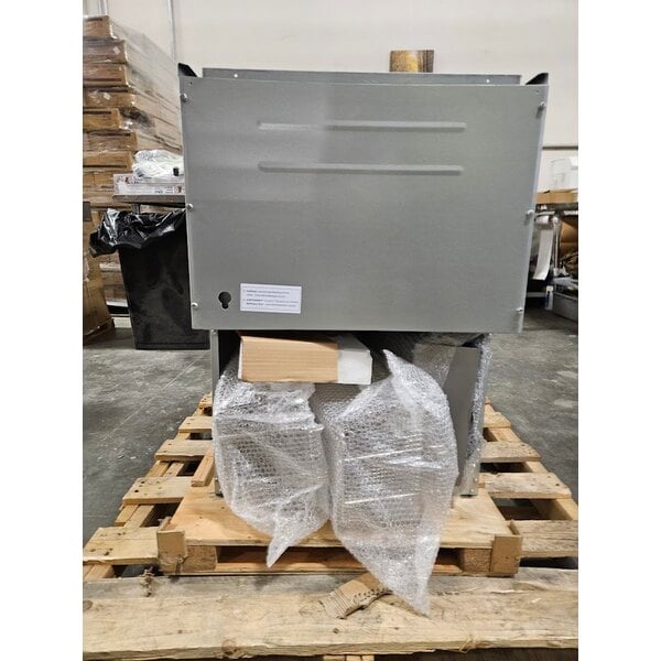 Scratch and Dent Avantco FF100 Natural Gas 70-100 lb. Stainless Steel Tube Floor Fryer - 150,000 BTU