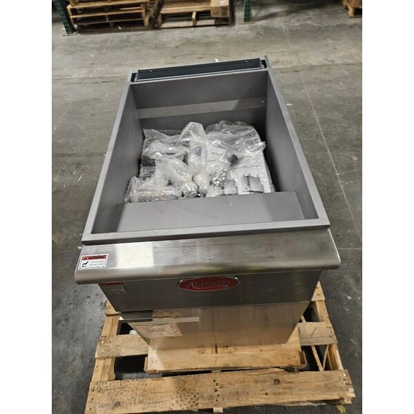 Scratch and Dent Avantco FF100 Natural Gas 70-100 lb. Stainless Steel Tube Floor Fryer - 150,000 BTU