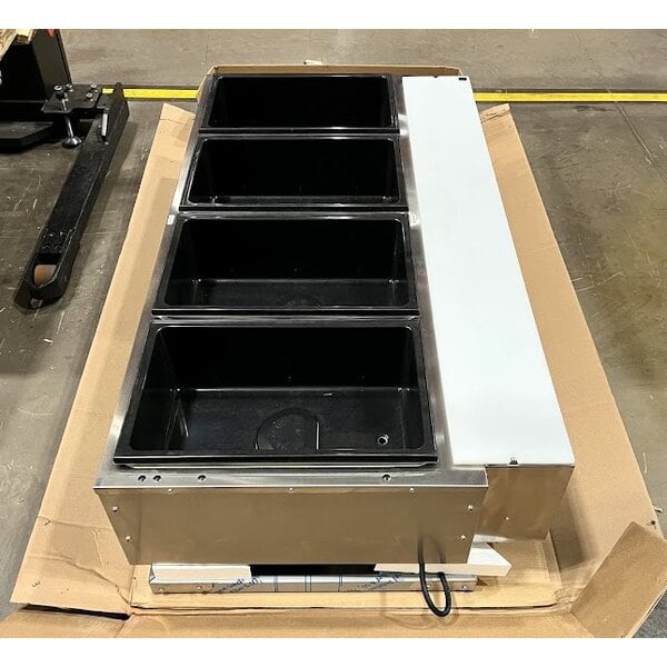 Scratch and Dent Vollrath 38118 ServeWell® Electric Four Pan Hot Food Table 208/240V - Sealed Well