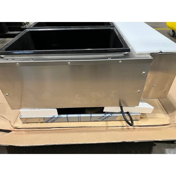 Scratch and Dent Vollrath 38118 ServeWell® Electric Four Pan Hot Food Table 208/240V - Sealed Well