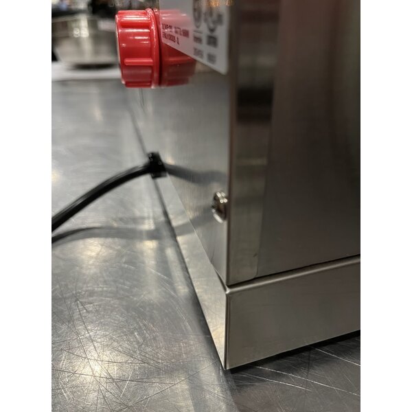 Scratch and Dent Avantco CMA3L Automatic Coffee Maker with 3 Lower Decanter Warmers - 120V, 1650W