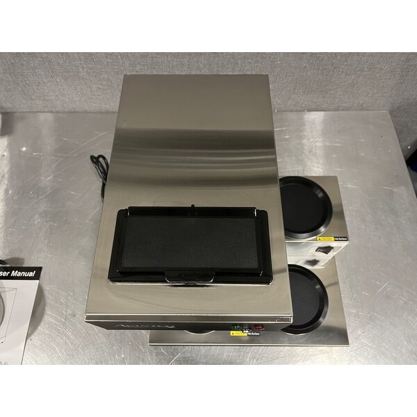 Scratch and Dent Avantco CMA3L Automatic Coffee Maker with 3 Lower Decanter Warmers - 120V, 1650W