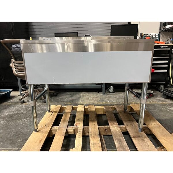 Scratch and Dent Regency 38 1/2" x 18 3/4" Three Bowl Underbar Sink with Faucet