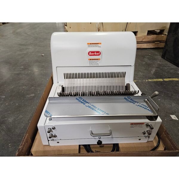 Scratch and Dent Berkel MB3/4STD Countertop Bread Slicer - 3/4" Slice Thickness, 15 1/2" Max Loaf Length - 1/3 hp