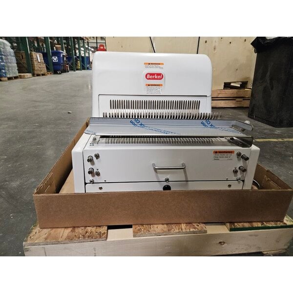 Scratch and Dent Berkel MB3/4STD Countertop Bread Slicer - 3/4" Slice Thickness, 15 1/2" Max Loaf Length - 1/3 hp