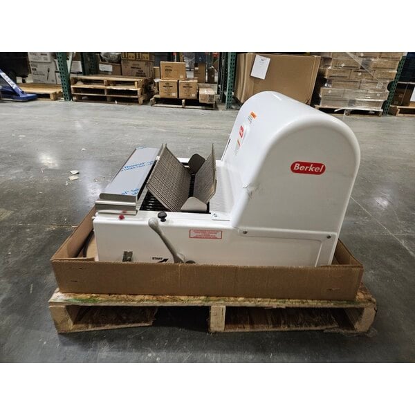 Scratch and Dent Berkel MB3/4STD Countertop Bread Slicer - 3/4" Slice Thickness, 15 1/2" Max Loaf Length - 1/3 hp