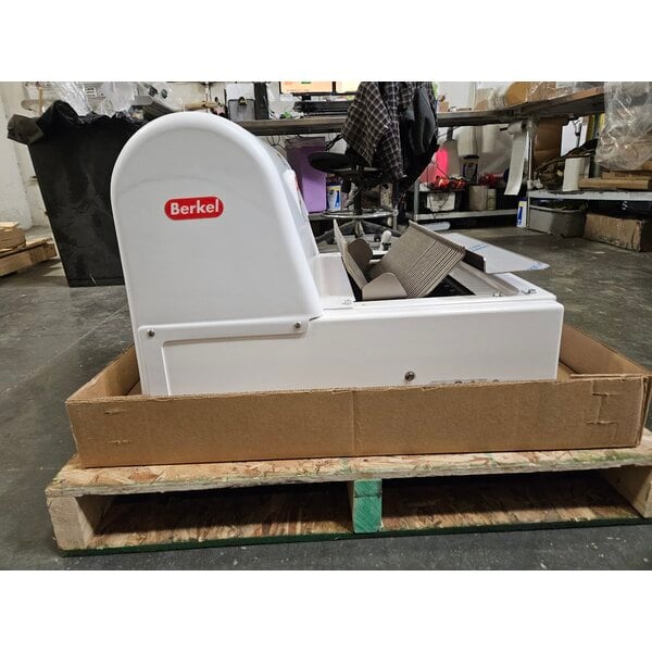 Scratch and Dent Berkel MB3/4STD Countertop Bread Slicer - 3/4" Slice Thickness, 15 1/2" Max Loaf Length - 1/3 hp