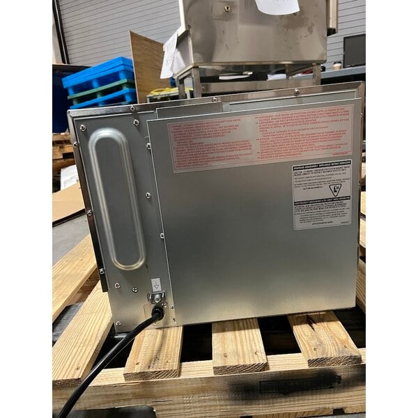 Scratch and Dent Panasonic SonicChef NE-SCV2NAPR Ventless Rapid Cook Oven with Touchscreen Controls 0.4 cu. ft. - 208/240V, 3750W