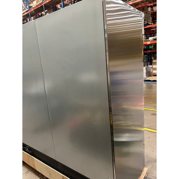 Scratch and Dent Avantco SS-3R-HC 81 5/16" Stainless Steel Solid Door Reach-In Refrigerator