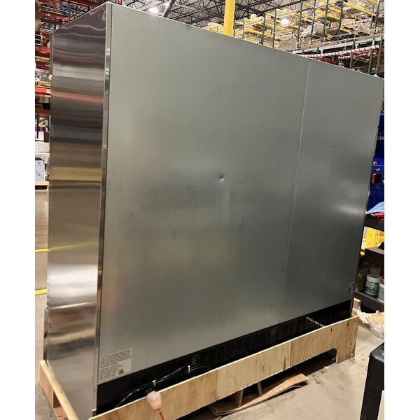 Scratch and Dent Avantco SS-3R-HC 81 5/16" Stainless Steel Solid Door Reach-In Refrigerator