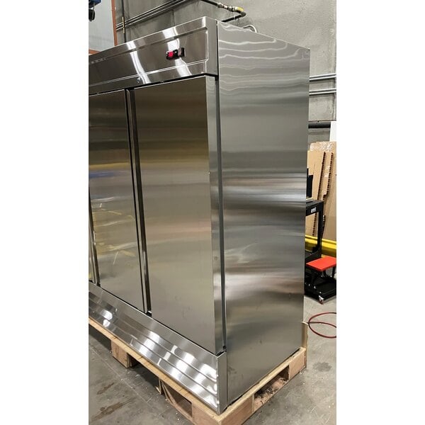 Scratch and Dent Avantco SS-3R-HC 81 5/16" Stainless Steel Solid Door Reach-In Refrigerator