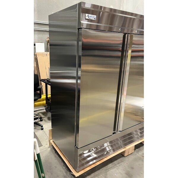 Scratch and Dent Avantco SS-3R-HC 81 5/16" Stainless Steel Solid Door Reach-In Refrigerator