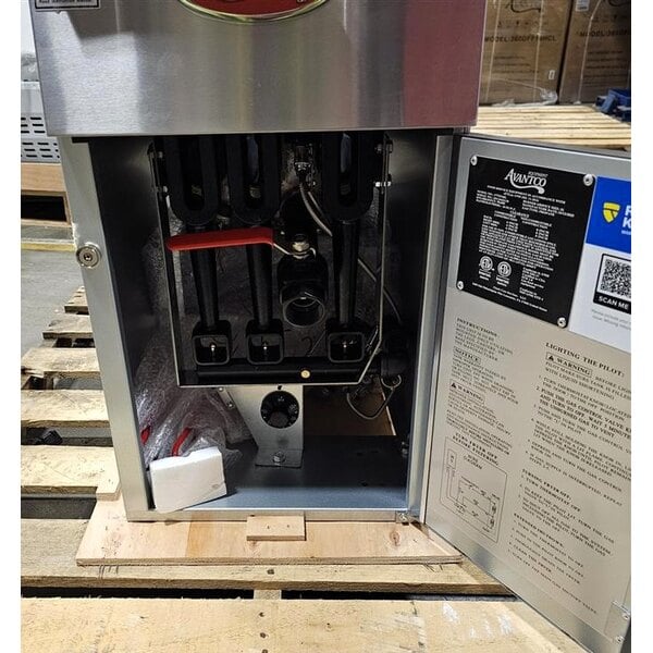 Scratch and Dent Avantco FF40 Liquid Propane 40 lb. Stainless Steel Floor Fryer - 90,000 BTU