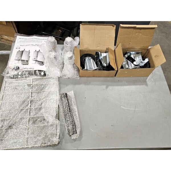 Scratch and Dent Avantco FF40 Liquid Propane 40 lb. Stainless Steel Floor Fryer - 90,000 BTU