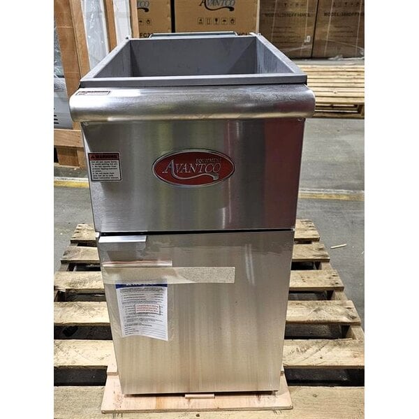 Scratch and Dent Avantco FF40 Liquid Propane 40 lb. Stainless Steel Floor Fryer - 90,000 BTU