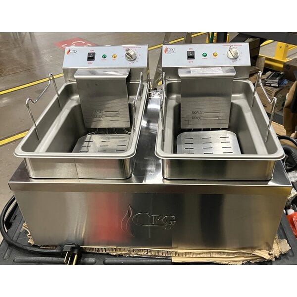 Scratch and Dent Cooking Performance Group EF302 30 lb. Dual Tank Heavy-Duty Electric Countertop Fryer - 208/240V, 8400/11,000W