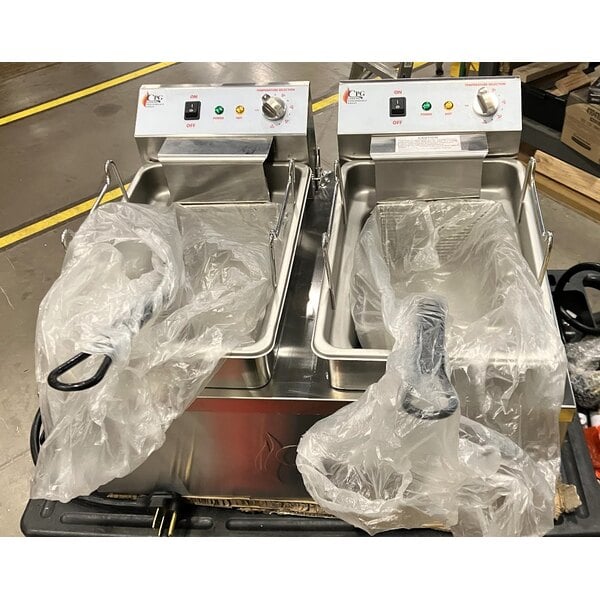 Scratch and Dent Cooking Performance Group EF302 30 lb. Dual Tank Heavy-Duty Electric Countertop Fryer - 208/240V, 8400/11,000W