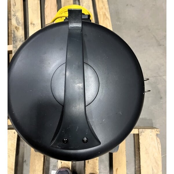 Scratch and Dent Viper Shovelnose 18 Gallon Wet / Dry Vacuum with Squeegee and Tool Kit