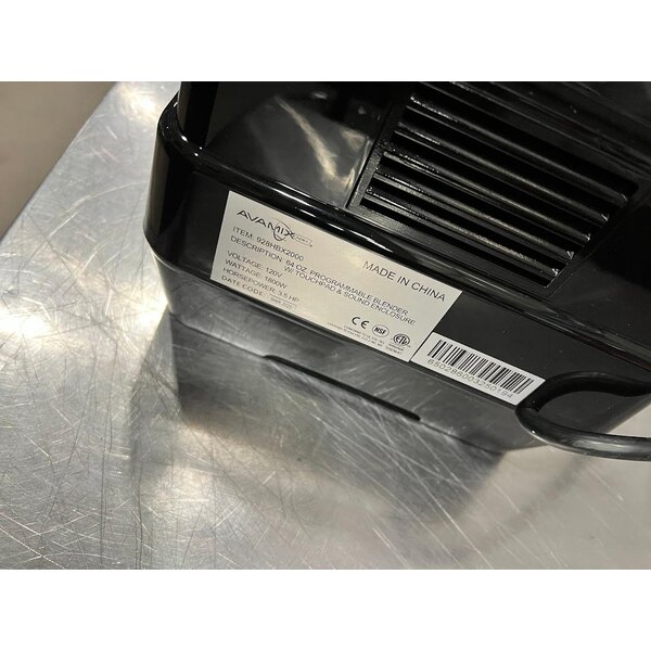 Scratch and Dent AvaMix Apex HBX2000 64 oz. 3 1/2 hp Programmable Commercial Blender with Touchpad and Sound Enclosure - 120V