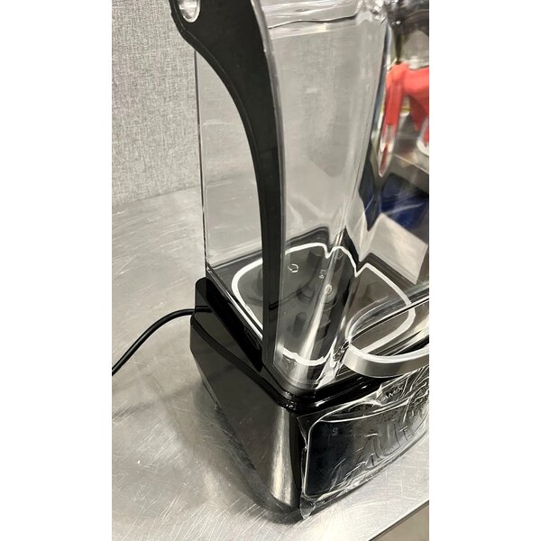 Scratch and Dent AvaMix Apex HBX2000 64 oz. 3 1/2 hp Programmable Commercial Blender with Touchpad and Sound Enclosure - 120V