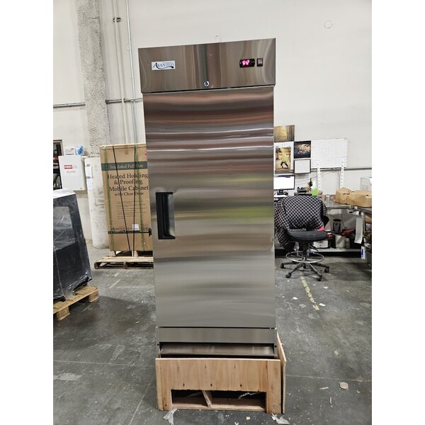 Scratch and Dent Avantco A-19R-HC 29" Solid Door Reach-In Refrigerator