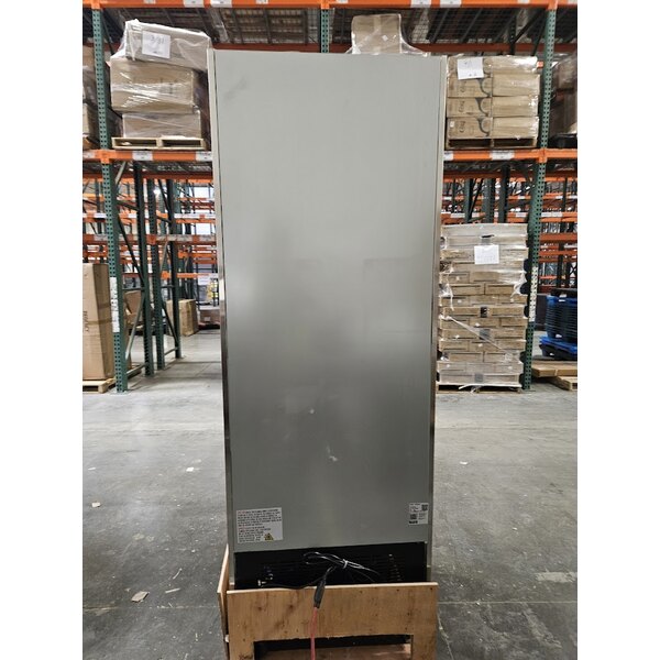 Scratch and Dent Avantco A-19R-HC 29" Solid Door Reach-In Refrigerator