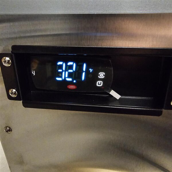 Scratch and Dent Avantco ZUC-36R-HC 36" Front Breathing Undercounter Refrigerator