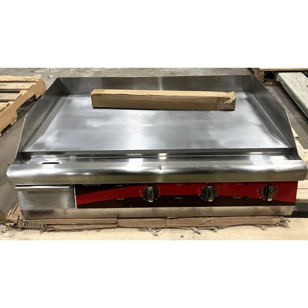 Scratch and Dent Avantco EG30N 30" Electric Countertop Griddle - 208/240V, 3375W-4500W
