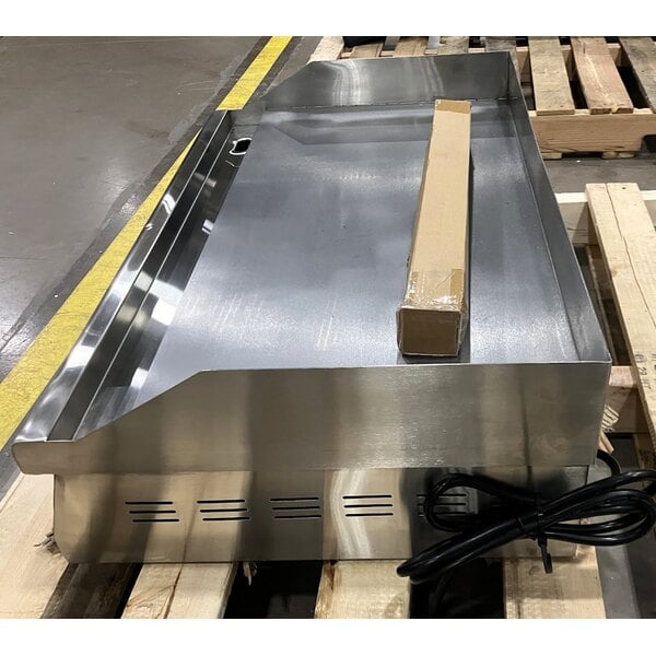 Scratch and Dent Avantco EG30N 30" Electric Countertop Griddle - 208/240V, 3375W-4500W