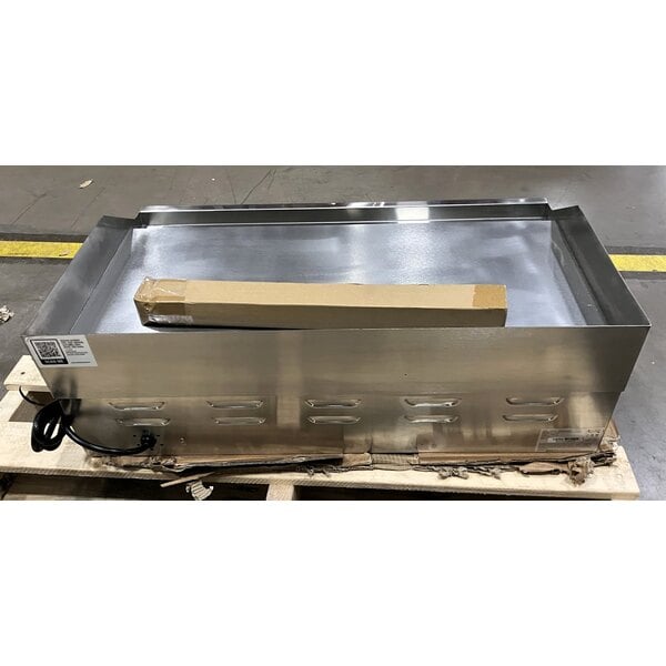 Scratch and Dent Avantco EG30N 30" Electric Countertop Griddle - 208/240V, 3375W-4500W