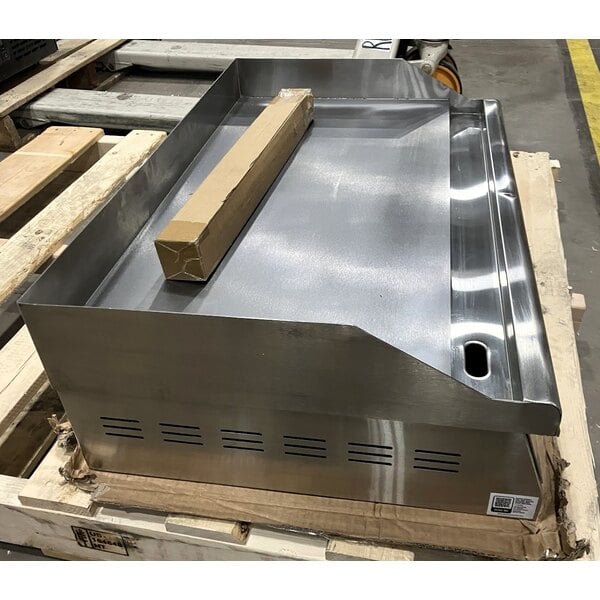 Scratch and Dent Avantco EG30N 30" Electric Countertop Griddle - 208/240V, 3375W-4500W