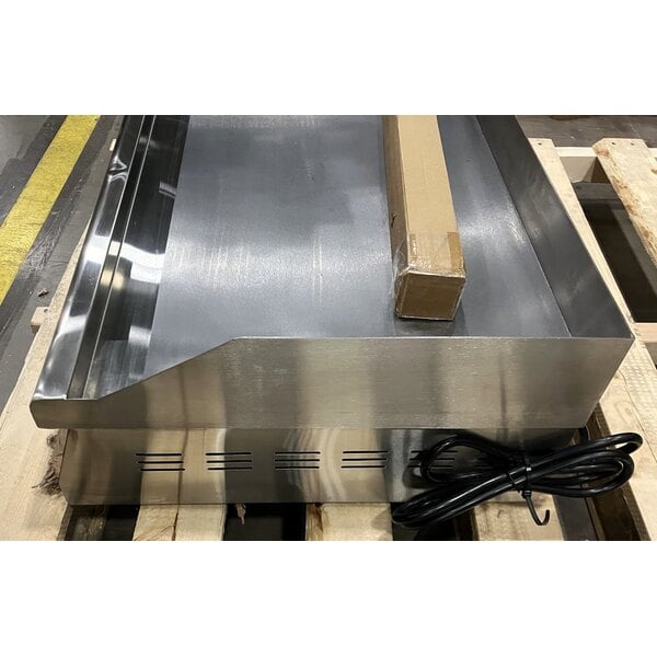 Scratch and Dent Avantco EG30N 30" Electric Countertop Griddle - 208/240V, 3375W-4500W