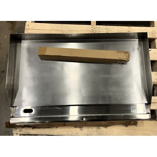 Scratch and Dent Avantco EG30N 30" Electric Countertop Griddle - 208/240V, 3375W-4500W