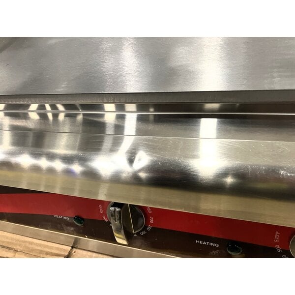 Scratch and Dent Avantco EG30N 30" Electric Countertop Griddle - 208/240V, 3375W-4500W