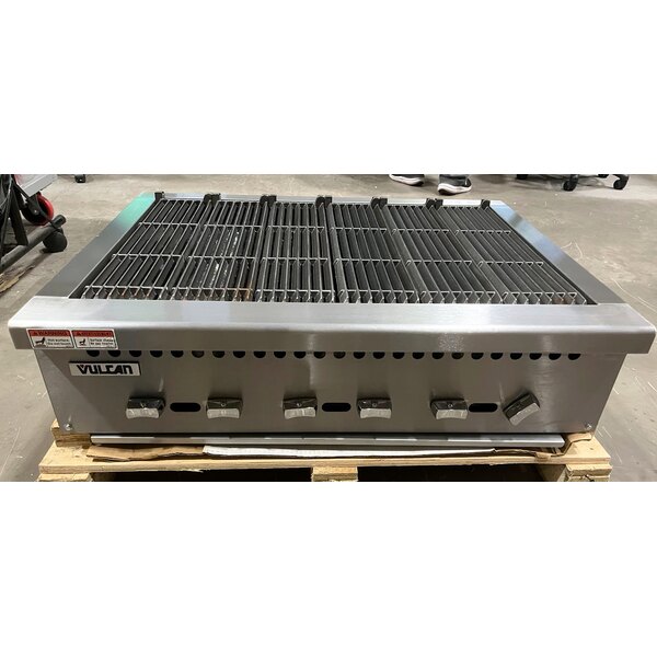 Scratch and Dent Vulcan VCRB36-1 Natural Gas 36" Low Profile Radiant Charbroiler - 87,000 BTU