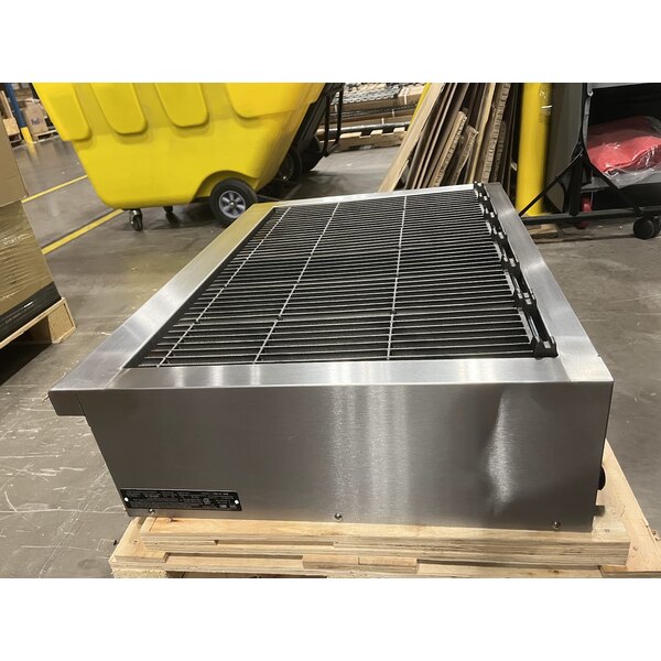 Scratch and Dent Vulcan VCRB36-1 Natural Gas 36" Low Profile Radiant Charbroiler - 87,000 BTU