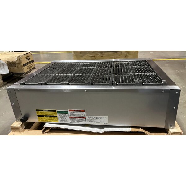 Scratch and Dent Vulcan VCRB36-1 Natural Gas 36" Low Profile Radiant Charbroiler - 87,000 BTU