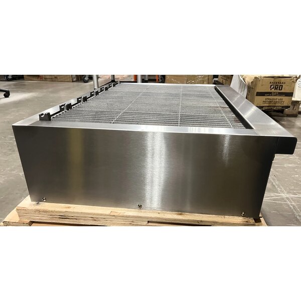 Scratch and Dent Vulcan VCRB36-1 Natural Gas 36" Low Profile Radiant Charbroiler - 87,000 BTU