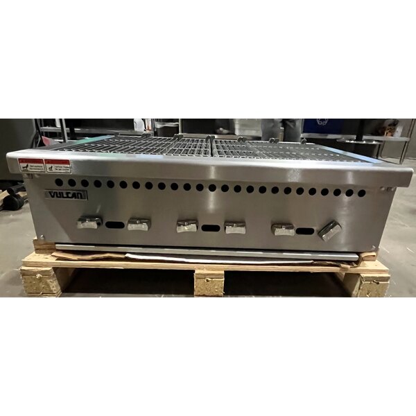 Scratch and Dent Vulcan VCRB36-1 Natural Gas 36" Low Profile Radiant Charbroiler - 87,000 BTU